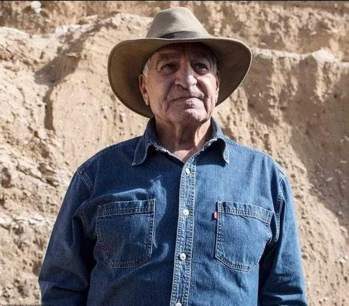 شاهد: زاهي حواس يعلن عن مفاجأة قريبة