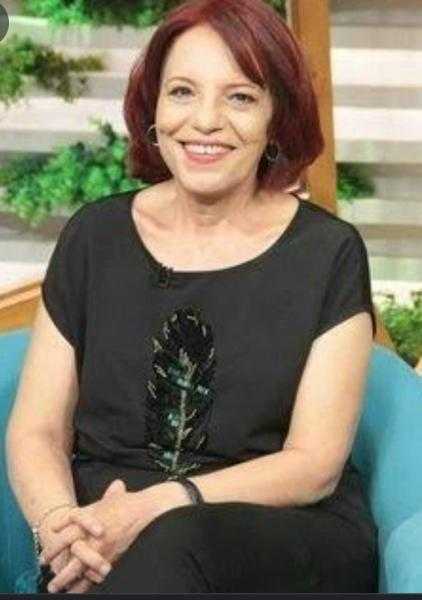 عارفة عبد الرسول ردًا على انتقاد صورها الجريئة: «اللي بيديني مصروف يقطعه»