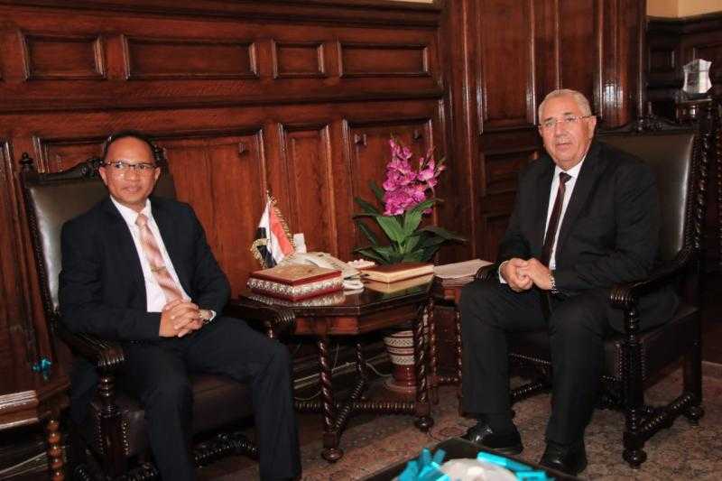 وزير الزراعة يبحث مع وزير المياه بمدغشقر سبل تعزيز التعاون بين البلدين
