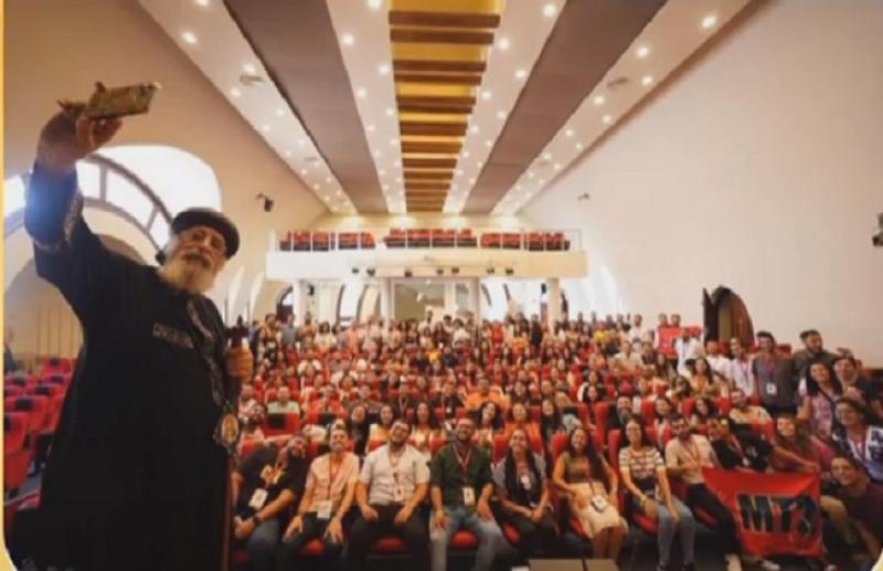 شاهد.. سيلفي للبابا توضراوس في ختام ملتقى شباب لوجوس الثالث