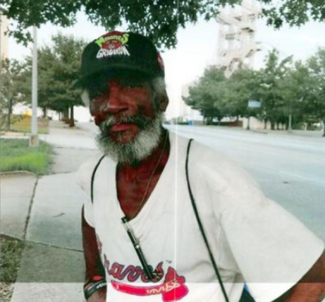 متسول يتحول لمليونير بسبب صعقة كهرباء - فيديو