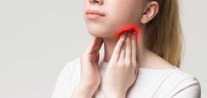 تؤدي للوفاة.. استشاري يكشف مضاعفات خطيرة لالتهاب اللوزتين - فيديو