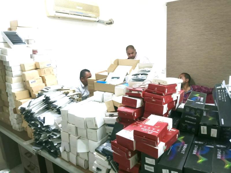جمارك سفاجا تضبط محاولة تهريب عدد من أجهزة تقوية شبكات المحمول ولوازمها