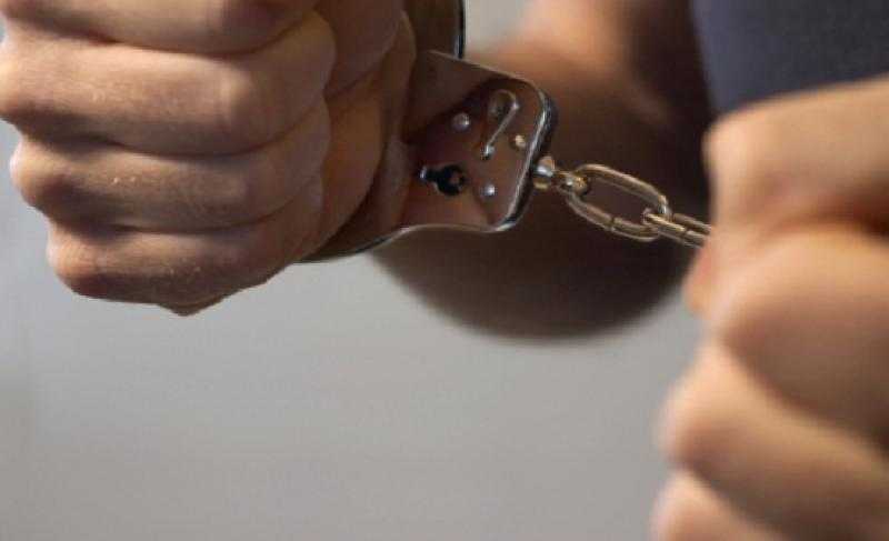 المشدد 6 سنوات لسائق لاتهامه بالاتجار بالحشيش وحيازة سلاح ناري بشبرا الخيمة