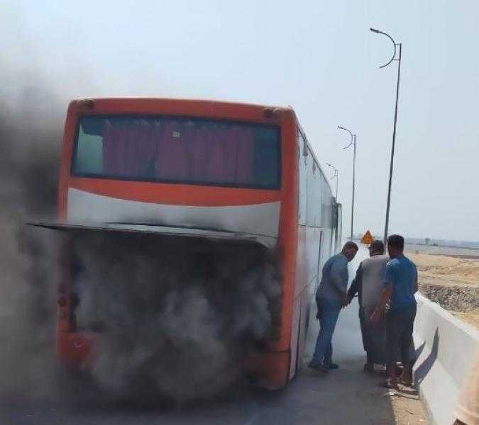 إخماد حريق أتوبيس سياحي على كورنيش مطروح دون إصابات