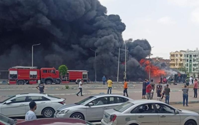 حريق مروع في سيارة نقل بالسويس  «فيديو»