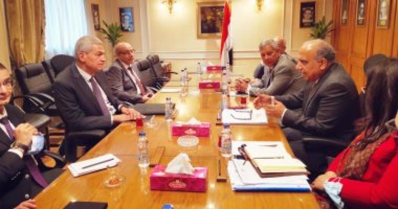 وزير قطاع الأعمال يلتقى رئيس الهيئة المصرية