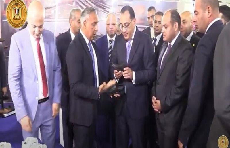 شاهد.. جولة رئيس الوزراء في معرض ”أهلا مدارس” - فيديو
