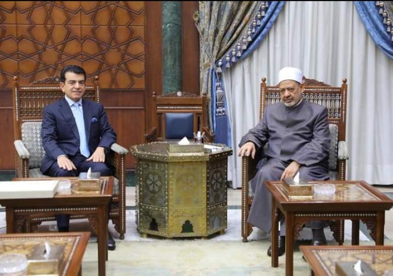 الدكتور أحمد الطيب خلال اللقاء