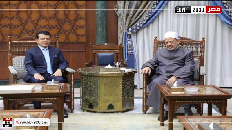 الدكتور أحمد الطيب خلال اللقاء