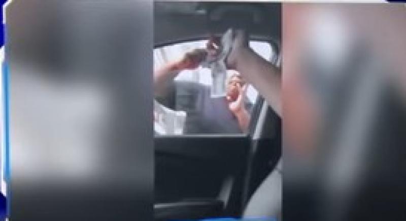 شاب مصري يسترد أمواله من متسول محتال بعد عام بحيلة غير متوقعة «فيديو»