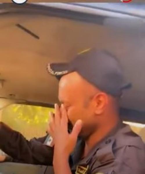 شاهد.. فيديو مؤثر لجندي عراقي ينهار بالبكاء على وطنه