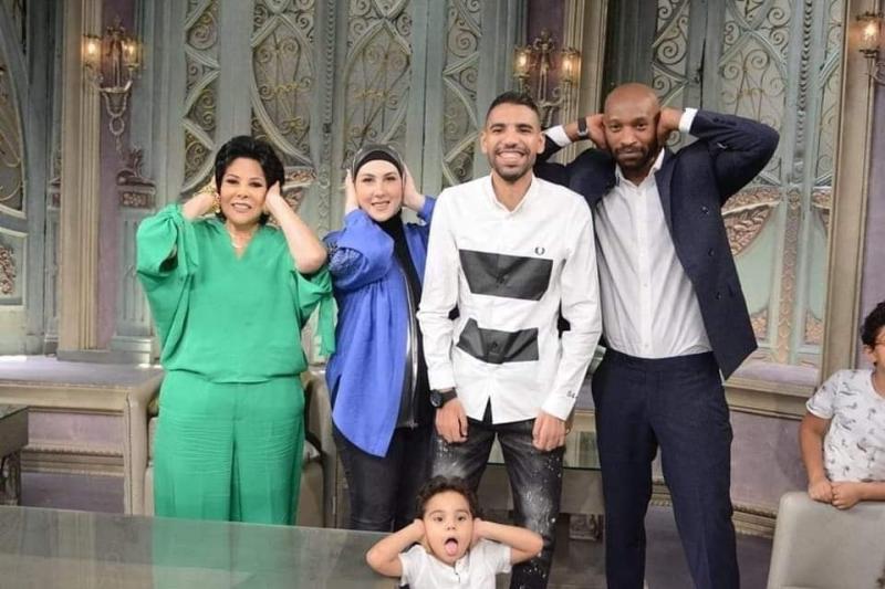 شيكابالا مع مؤمن زكريا من كواليس تصوير حلقة برنامج صاحبة السعادة