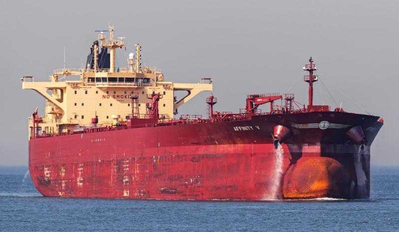 دامت لـ5 ساعات.. تفاصيل عودة الملاحة بقناة السويس إثر تعويم ناقلة البترول