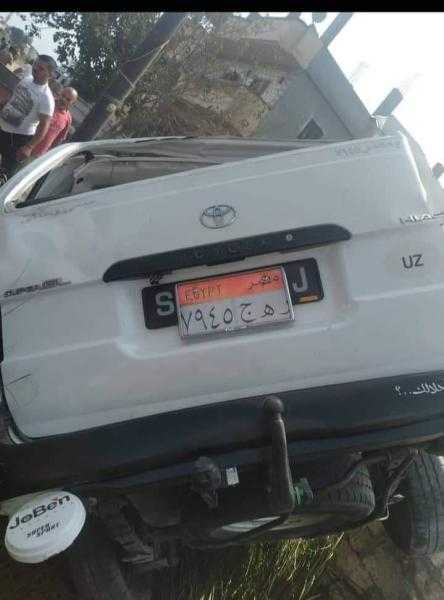 مصرع وإصابة 12 راكبًا في ميكروباص صدمه قطار بمركز فاقوس «صور»