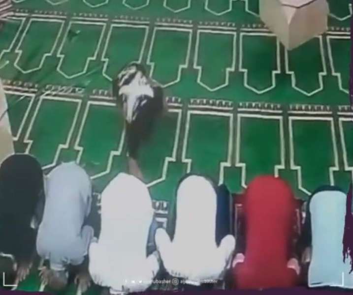 اللص داخل المسجد