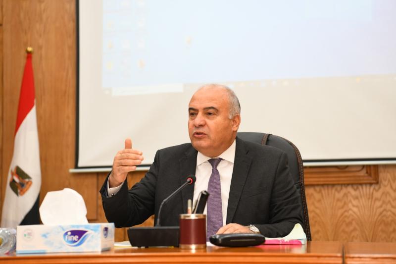 اللواء أشرف الداودي محافظ قنا 