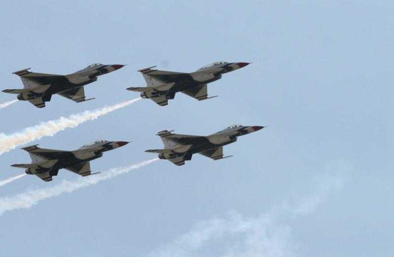 عبور مقاتلتين صينيتين الخط الأوسط لمضيق تايوان