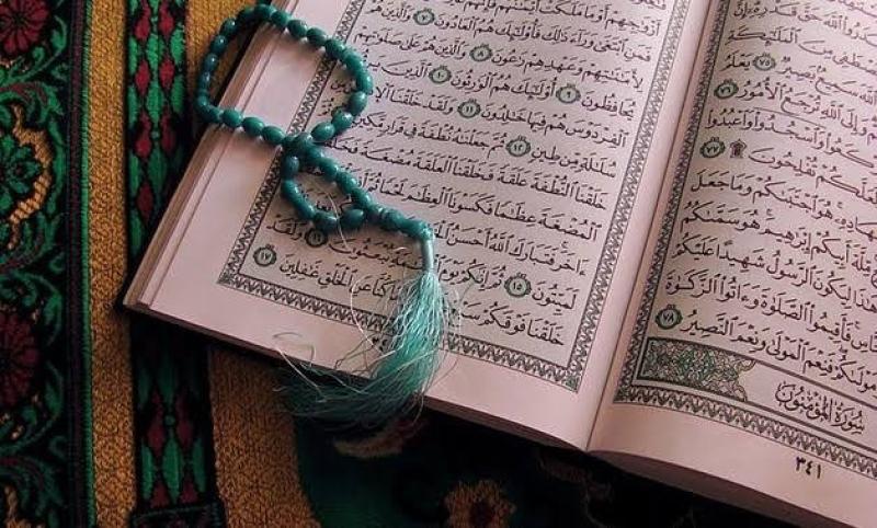 هل نحن مأمورون باتباع العلماء أم الأخذ من الكتاب والسنة مباشرة؟.. الإفتاء تجيب