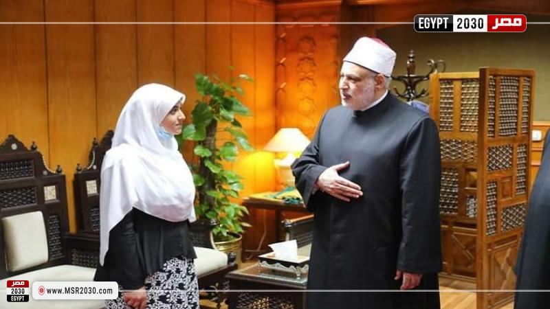 وكيل الأزهر والطالبة الفائزة