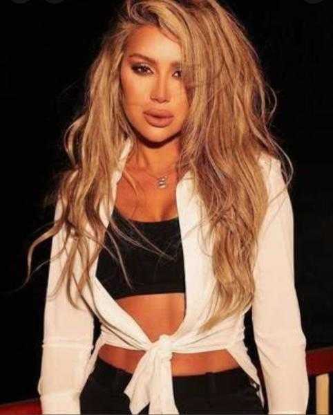 مايا دياب تحيي حفلًا غنائيًا بلبنان