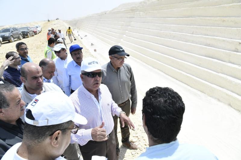 وزير النقل يتفقد مشروع الخط الأول للقطار الكهربائي السريع  