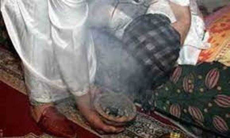 شاهد.. دجال يخرج عاريًا لأهالي قريته بالإسماعيلية