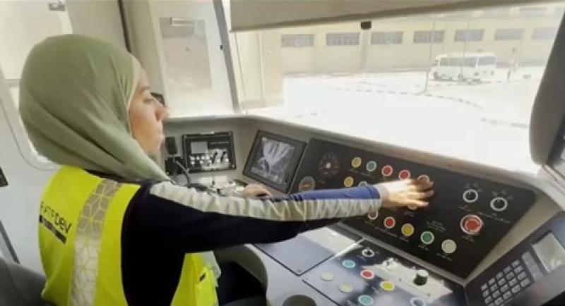 أول سائقة بمترو الأنفاق تكشف عن أصعب موقف واجهته «فيديو»