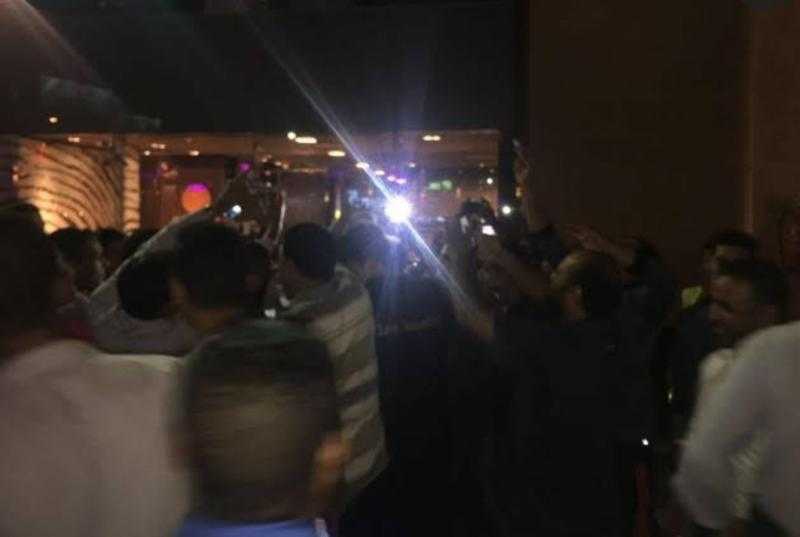 الجمهور يحتشد أمام بيت محمد رمضان.. تعرف على السبب