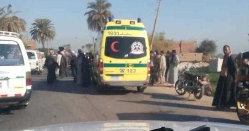 إصابة 5 أشخاص في حادث تصادم سيارة مع دراجتين بالأقصر