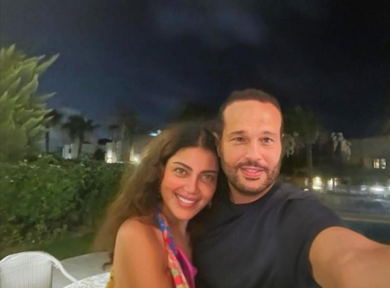 محمد حلاوة يشارك جمهوره بصورة رومانسية مع ريهام حجاج