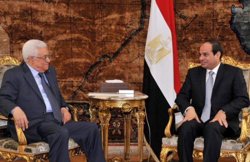 الرئيس المصري مع نظيره الفلسطيني