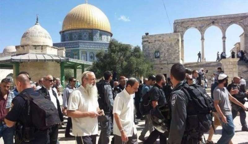 عشرات المستوطنين الإسرائيليين يقتحمون المسجد الأقصى
