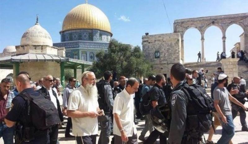 عشرات المستوطنين الإسرائيليين يقتحمون المسجد الأقصى المبارك من جهة باب ”المغاربة”