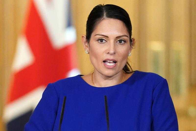 وزيرة الداخلية البريطانية تقدم استقالتها