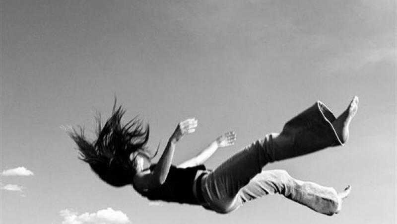 شاهد.. انتحار راقصة شهيرة من أعلى الطابق الـ11.. وتفاصيل صادمة ترويها شقيقتها