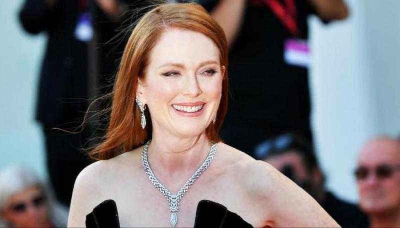 مهرجان البندقية يكرم جوليان مور بجائزة الأسد الذهبي لإنجاز العمر