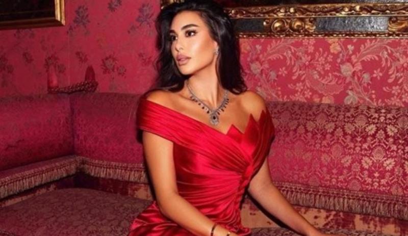 «بالأحمر الناري».. شاهد أحدث إطلالة للفنانة ياسمين صبري