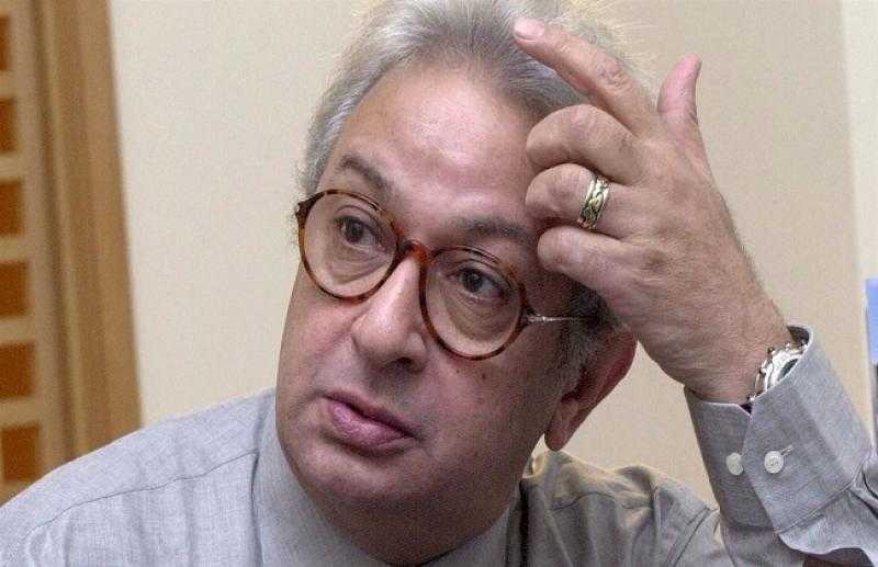 حقيقة بيع مقتنيات نور الشريف على الأرصفة.. فيديو