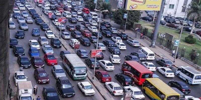 احذر.. كثافات مرورية بهذه المناطق «فيديو»