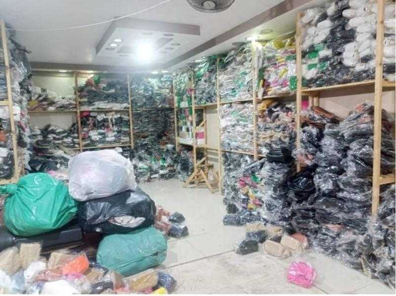 ضبط مصنوعات جلدية مجهولة المصدر بمنطقة باب الشعرية