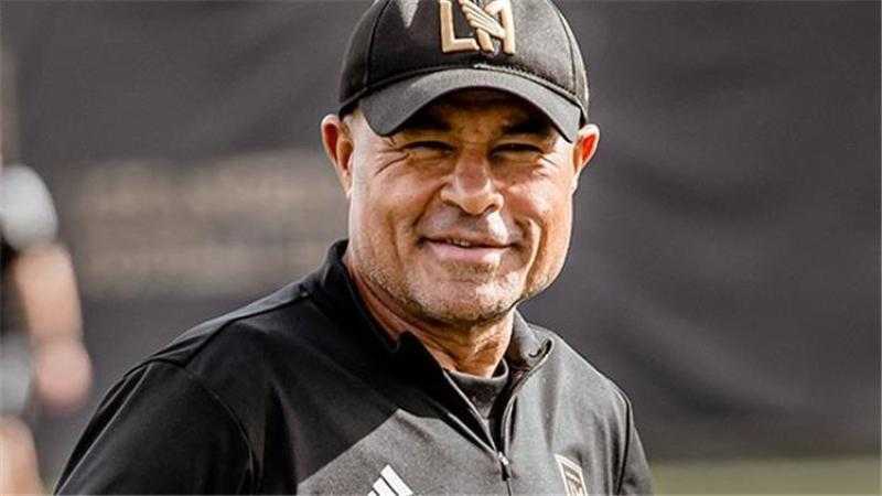 زكي عبد الفتاح يوجه رسالة نارية لـ نجمي الأهلي