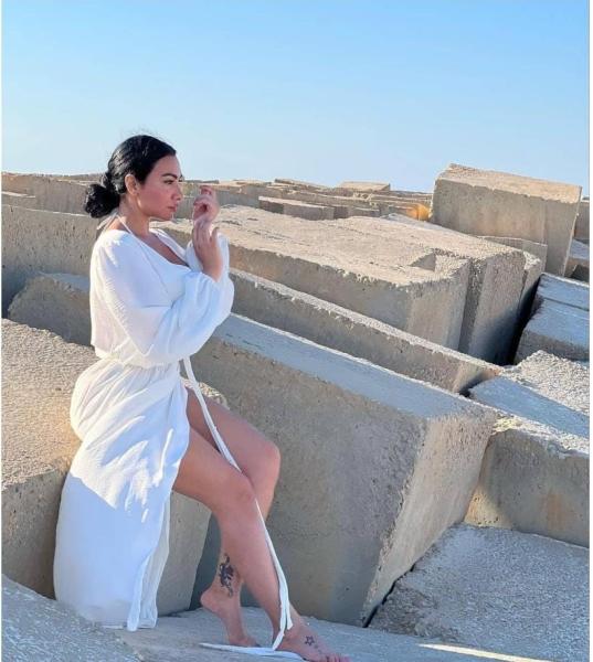 بملابس جريئة.. ميريهان حسين تثير الجدل