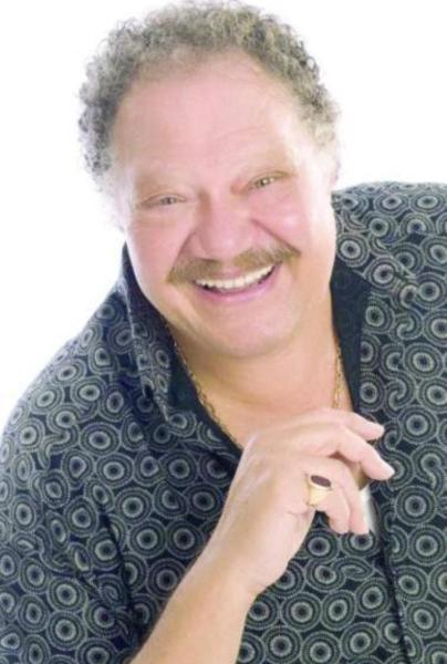 يحيى الفخراني من حفل تكريمه: بسمع النقاد وبالذات الرأي المبغض.. ومبحبش أشوف أعمالي