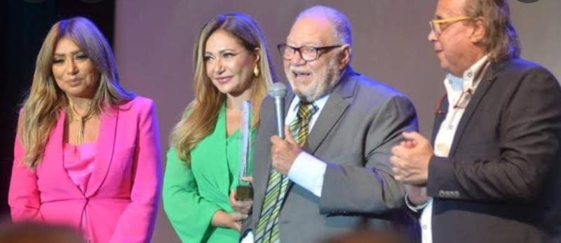 وسط الزغاريد.. ليلى علوي لـ يحيى الفخراني: أنا بحبك أوي