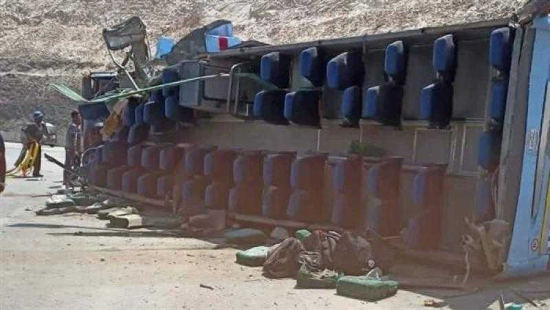 إصابة 32 شخصا في انقلاب أتوبيس رحلات بطريق الزعفرانة - رأس غارب