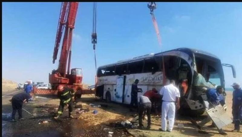 بدء التحقيق في واقعة انقلاب أتوبيس بطريق الزعفرانة - رأس غارب