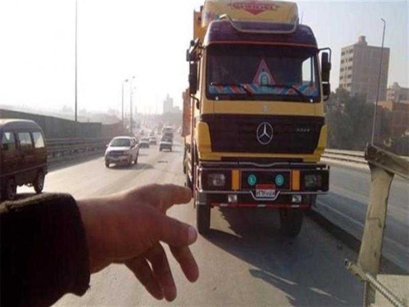 مشاهد ساخنة وألفاظ خادشة في كابينة سيارة المانجا.. سيدتان تسرقان 20 ألف جنيه من سائق نقل