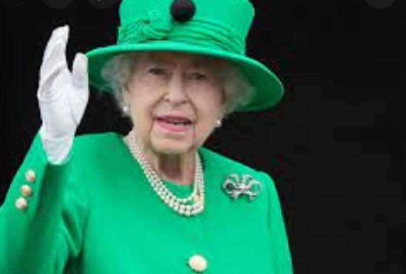 الطواف حول جثمان الملكة إليزابيث 10 أيام متواصلة قبل الدفن «فيديو»