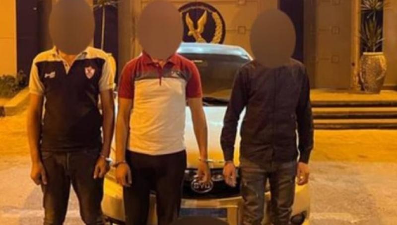 ضبط المتهمين بسرقة مشغولات ذهبية في التجمع الأول